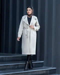 بارانی کجراه یقه پرچی سگگ دار پارمیس رنگ سفید